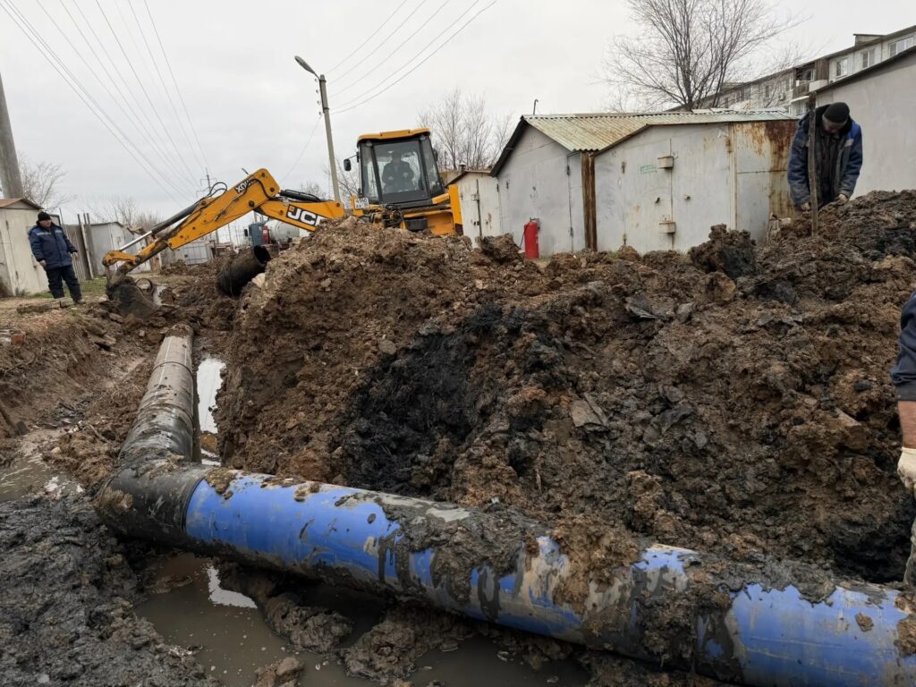 «Астрводоканал» меняет аварийный коллектор: 1105 метров новой трубы спасут астраханцев от потопов «Астрводоканал» меняет аварийный коллектор: 1105 метров новой трубы спасут астраханцев от потопов