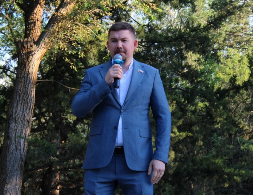 Пенное шоу и огненный финал: в Трусовском районе Астрахани с размахом отметили День соседей и День защиты детей — фото 22