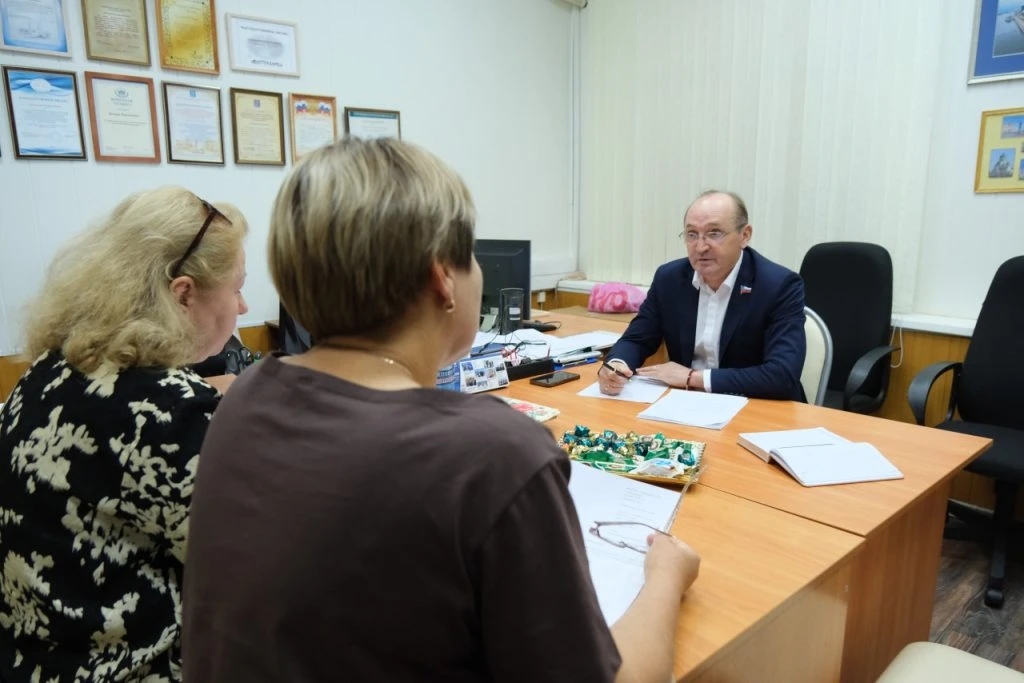 Более 60 астраханцев обратились за помощью к депутатам Городской Думы в общерегиональный день приема граждан Более 60 астраханцев обратились за помощью к депутатам Городской Думы в общерегиональный день приема граждан