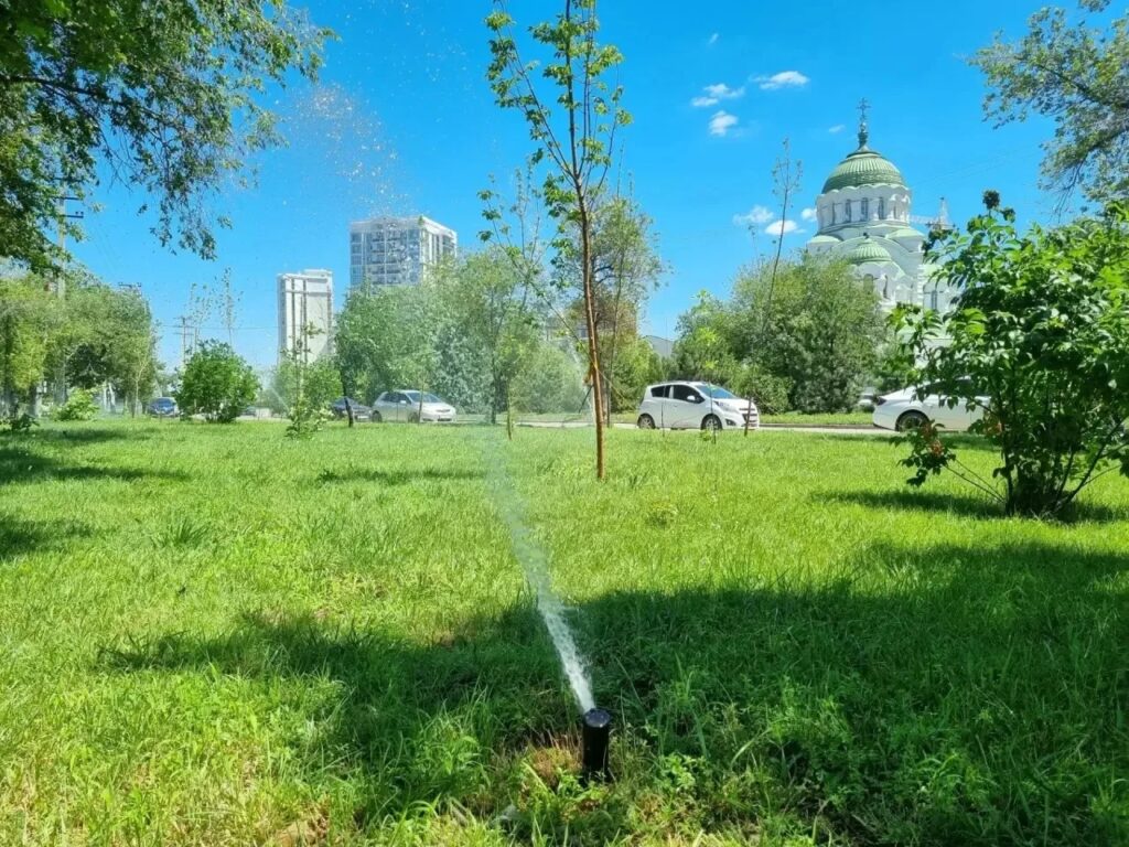 В Астрахани модернизировали поливочную систему на Набережной Приволжского затона