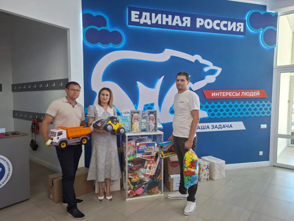 Астраханские депутаты наполняют «Коробки храбрости» для маленьких пациентов Астраханские депутаты наполняют «Коробки храбрости» для маленьких пациентов