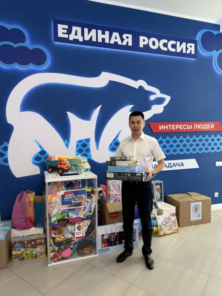 Астраханские депутаты наполняют «Коробки храбрости» для маленьких пациентов Астраханские депутаты наполняют «Коробки храбрости» для маленьких пациентов