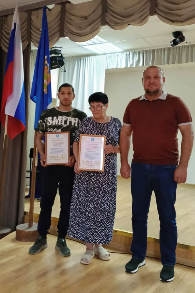 Связь поколений: Николай Шайдин наградил педагогов АГКПТ в преддверии Дня России Связь поколений: Николай Шайдин наградил педагогов АГКПТ в преддверии Дня России