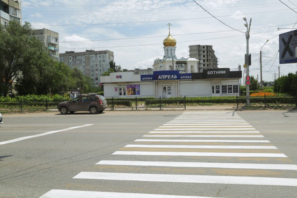 В Астрахани обновляют дорожную разметку: мэр поручил начать с аварийных участков В Астрахани обновляют дорожную разметку: мэр поручил начать с аварийных участков