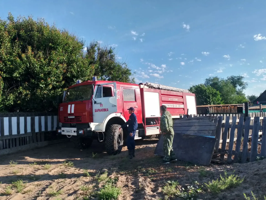 Два пожара за сутки: в Наримановском и Красноярском районах горели постройка и квартира Два пожара за сутки: в Наримановском и Красноярском районах горели постройка и квартира
