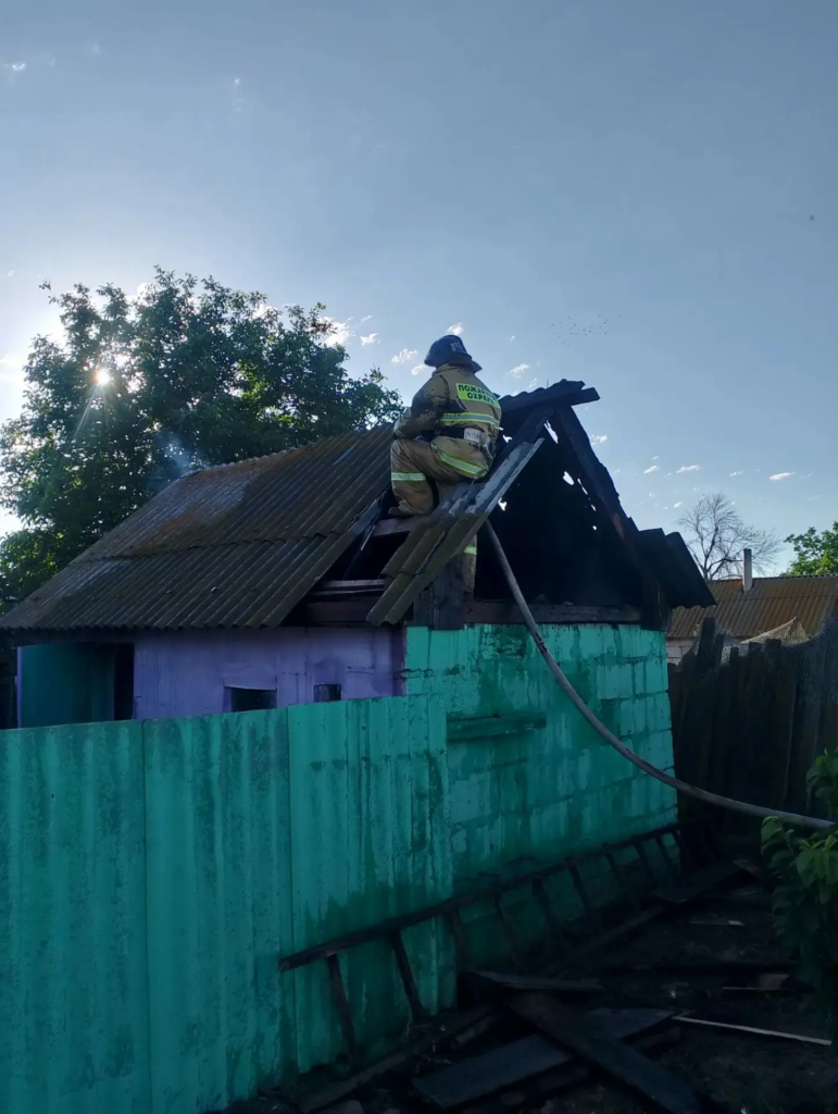 Два пожара за сутки: в Наримановском и Красноярском районах горели постройка и квартира Два пожара за сутки: в Наримановском и Красноярском районах горели постройка и квартира