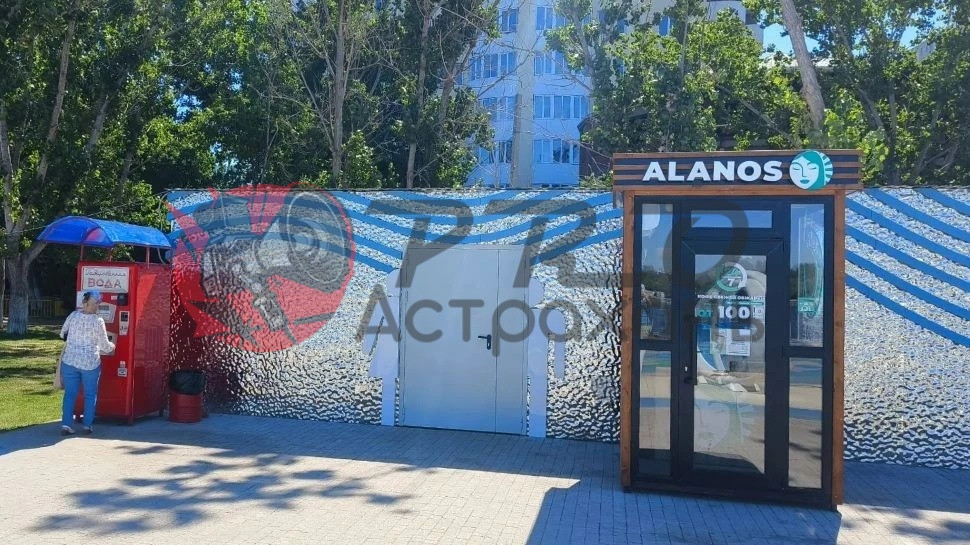 На Комсомольской набережной вновь закрыт общественный туалет