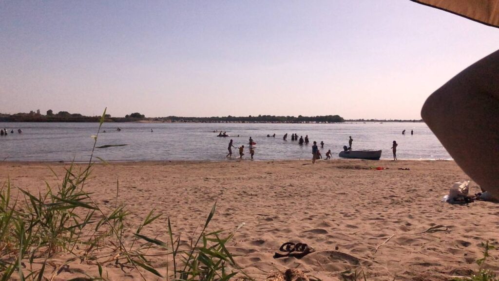 Пляжный парадокс Астрахани: почему в городе на воде искупаться почти невозможно
