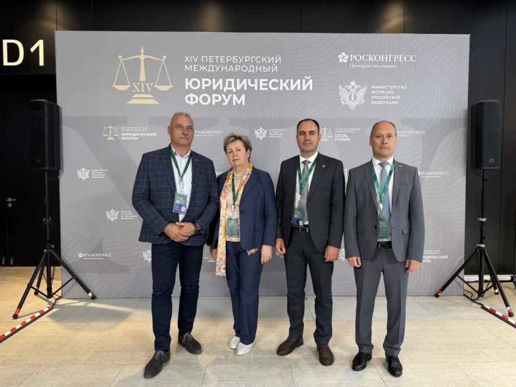 Астраханские адвокаты отправились на юридический форум в Санкт-Петербург
