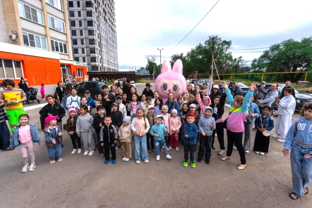 Виктор Репин принял участие в празднике для юных астраханцев