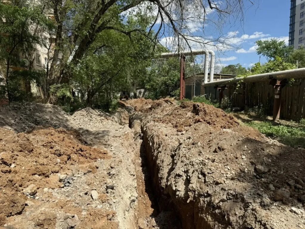 На улице Дубровинского решают проблему с напором воды