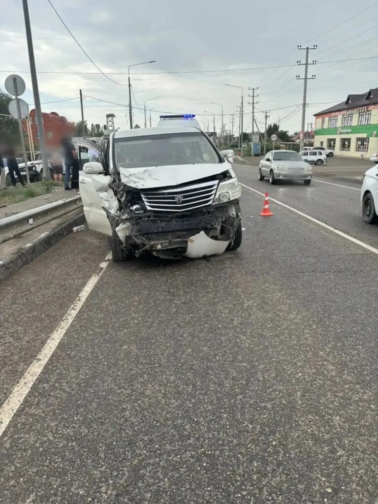 За утро в Астраханской области случилось два страшных ДТП: один погибший, трое пострадавших За утро в Астраханской области случилось два страшных ДТП: один погибший, трое пострадавших