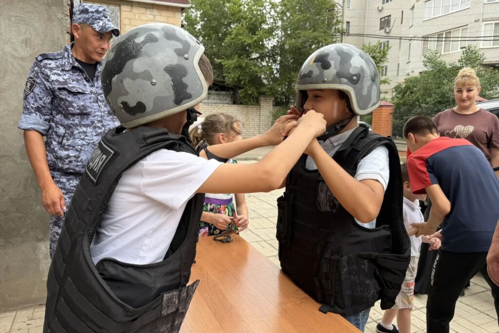 Росгвардия подарила незабываемые каникулы юным астраханцам, оказавшимся в сложной жизненной ситуации Росгвардия подарила незабываемые каникулы юным астраханцам, оказавшимся в сложной жизненной ситуации