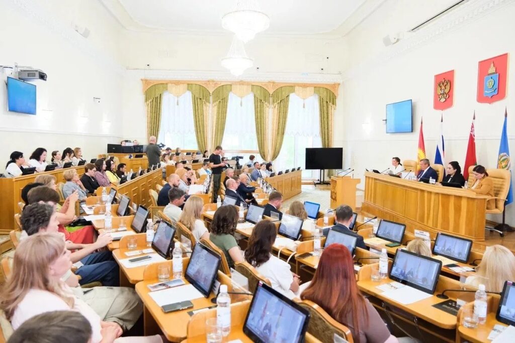 Астрахань объединила парламентариев России, Беларуси и Киргизии: в городе прошёл международный круглый стол по поддержке семей с особенными детьми Астрахань объединила парламентариев России, Беларуси и Киргизии: в городе прошёл международный круглый стол по поддержке семей с особенными детьми
