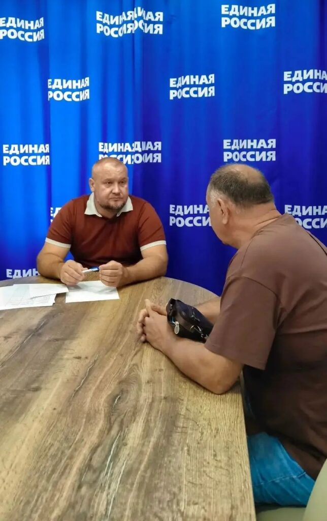 Николай Шайдин провёл приём граждан в штабе общественной поддержки: астраханцы получили адресную помощь — фото 1