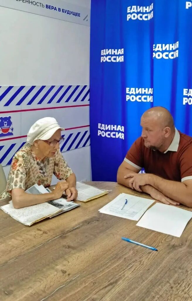 Николай Шайдин провёл приём граждан в штабе общественной поддержки: астраханцы получили адресную помощь — фото 2