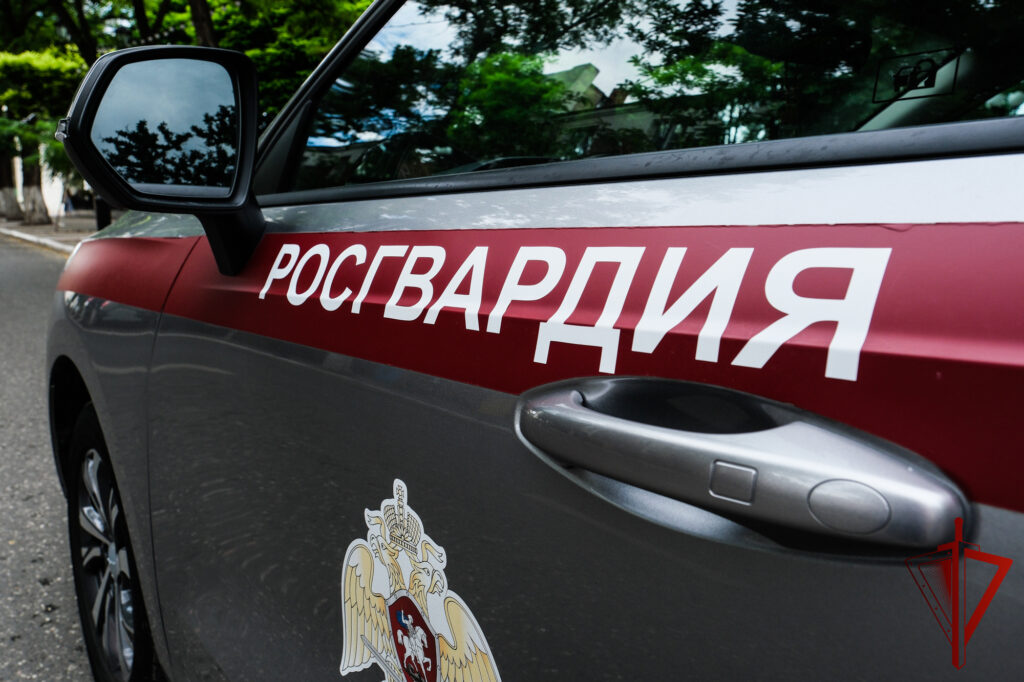Росгвардейцы нашли астраханца без сознания в палисаднике