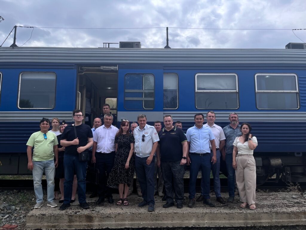 Три незаконные свалки нашли у железной дороги в Астраханской области