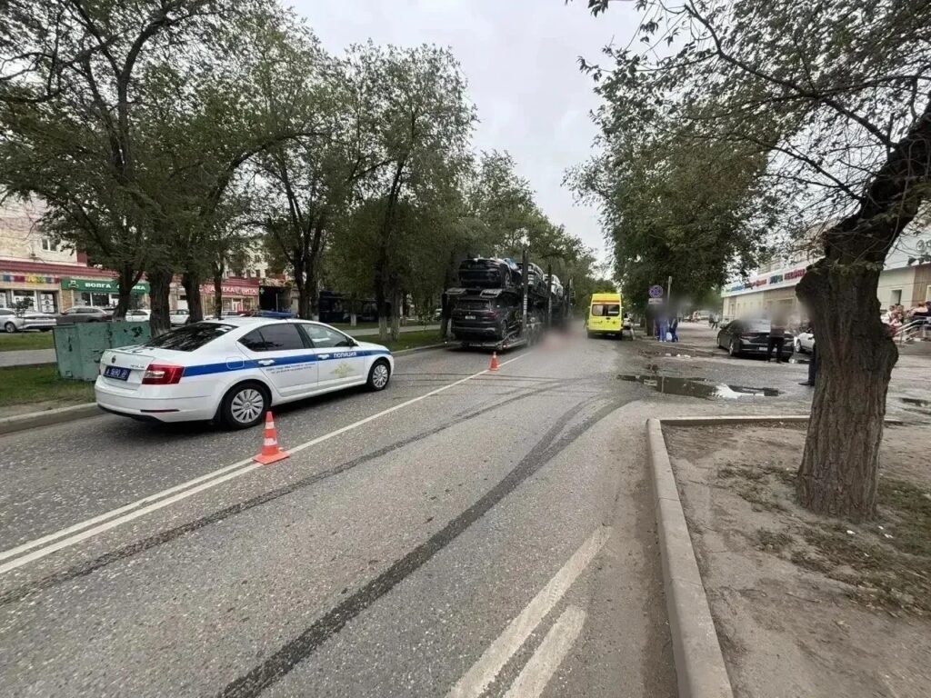 Смертельное ДТП на одной из центральных улиц в Астрахани: пенсионерка погибла под колесами автовоза Смертельное ДТП на одной из центральных улиц в Астрахани: пенсионерка погибла под колесами автовоза