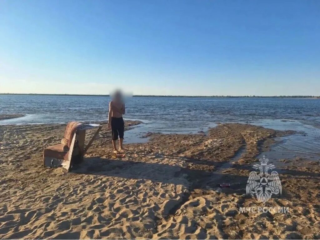 Обычная игра в футбол закончилась трагедией на Волге в Астраханской области