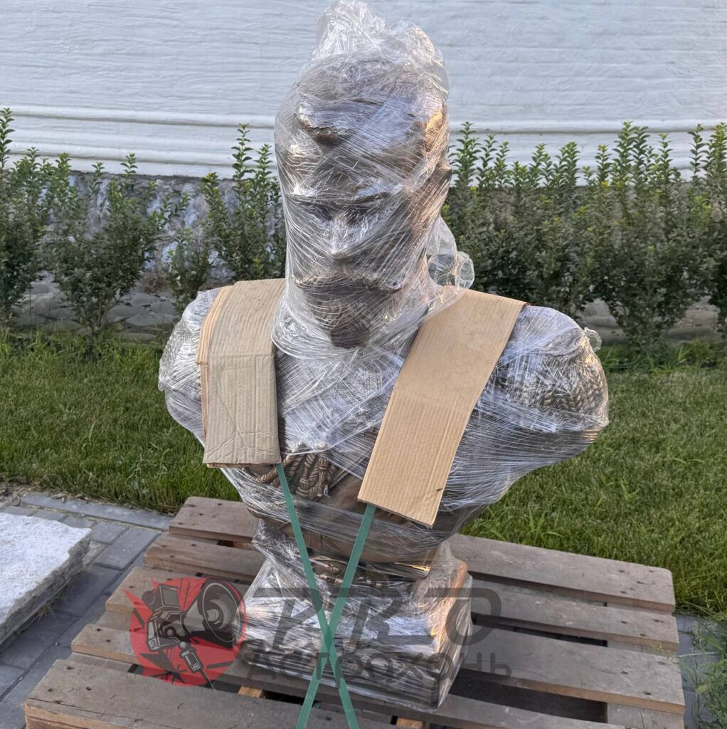 Памятник Николаю II в Астрахани не останется: бюст императора отправится в село