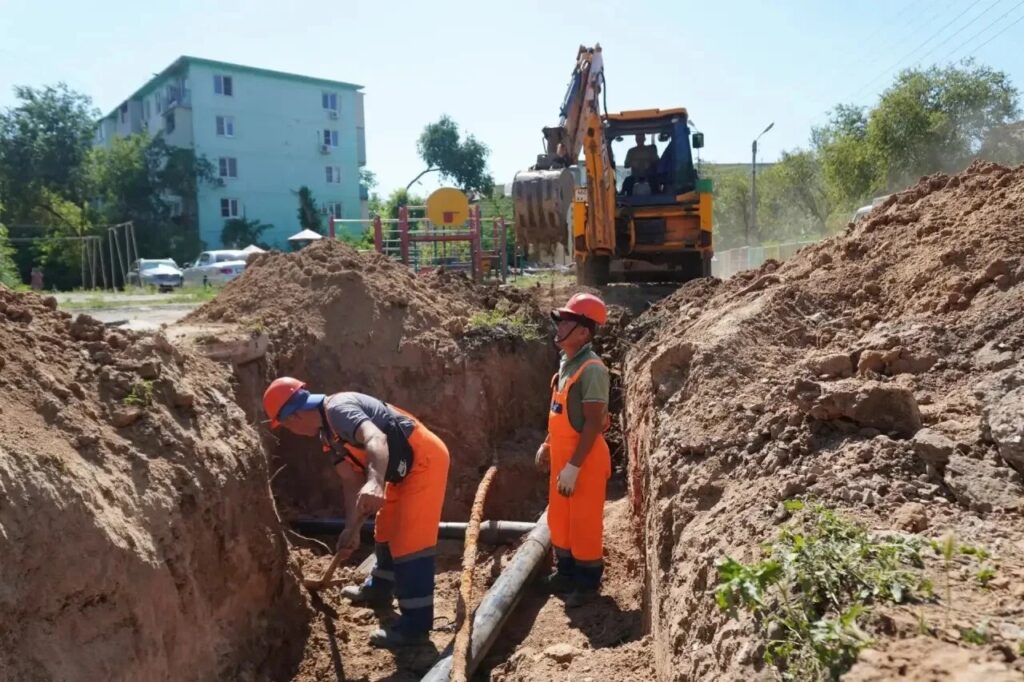 На улице Дубровинского решают проблему с напором воды