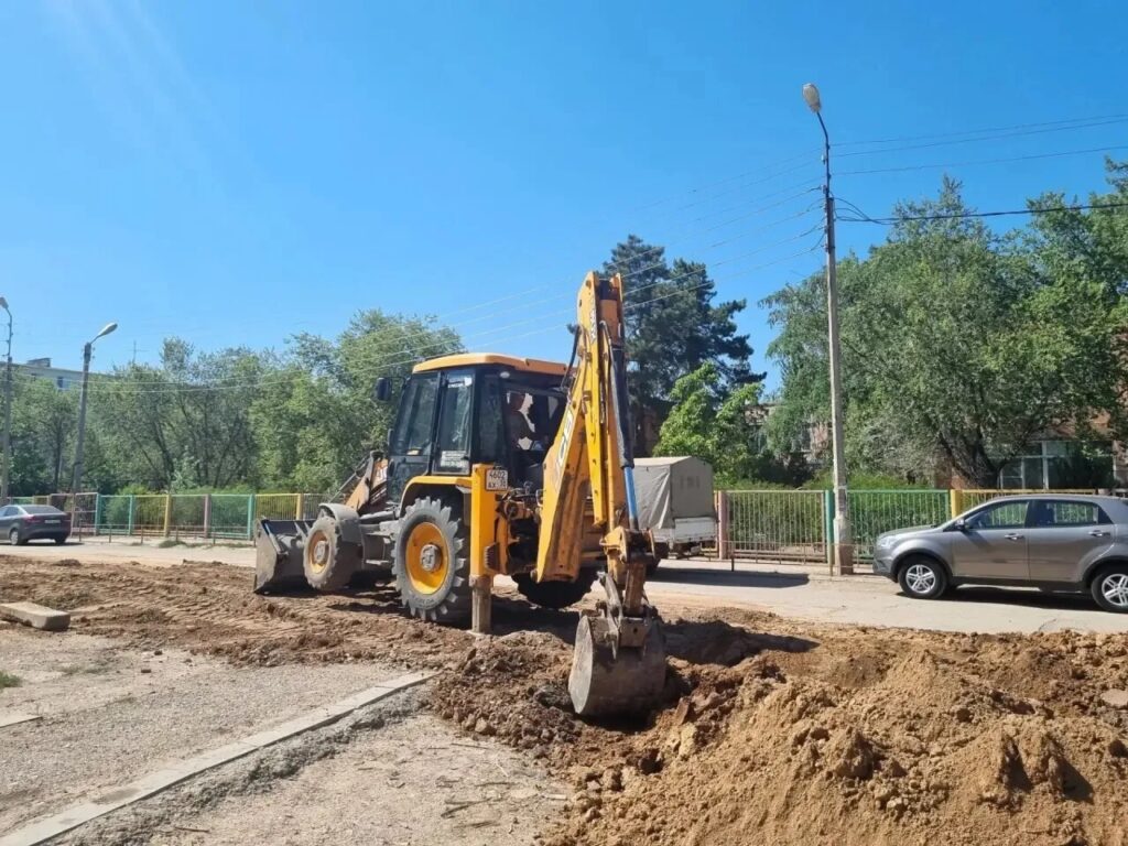 На улице Дубровинского решают проблему с напором воды