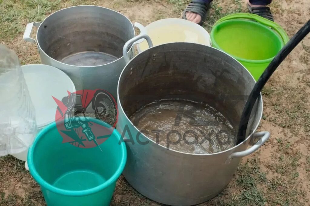 Воды нет даже у пожарных: жители астраханского поселка с начала лета остались без нормального водоснабжения