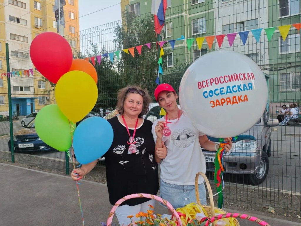 Всероссийская зарядка объединила жителей улицы Дальней — фото 1