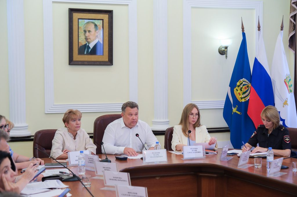 В Астрахани обсудили борьбу с наркорекламой и занятость подростков