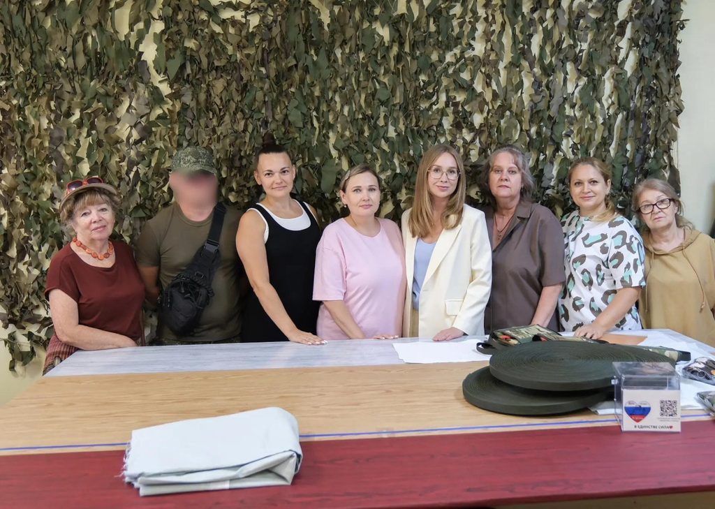 Более 30 тысяч вещей для фронта: Лилия Иванова поддержала астраханских волонтёров из «Шьём для наших»