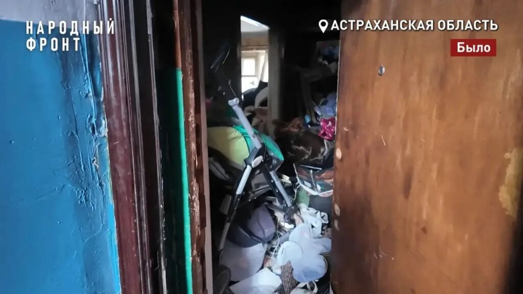 Из астраханской квартиры-свалки вывезли почти 50 кубометров мусора