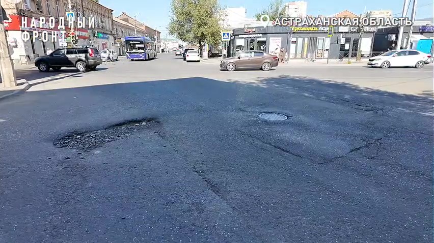 Трещины, выбоины и просевшие люки: какие дороги Астрахани не выдержали проверку