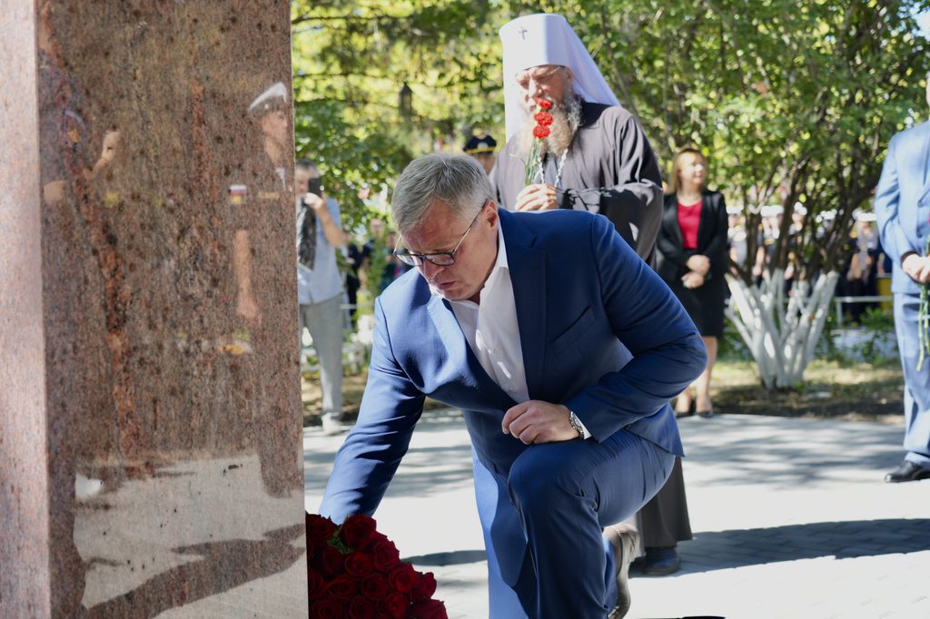 В Астрахани торжественно открыли бюст адмиралу Фёдору Ушакову — фото 2