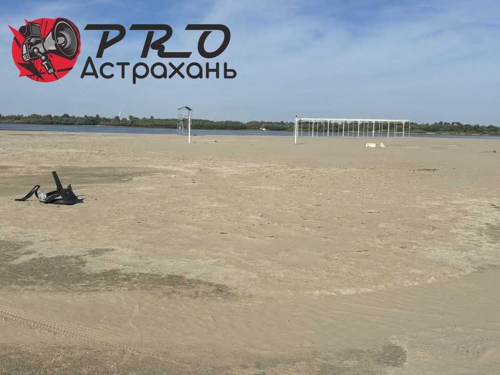 Сезон закончился, мусор остался: астраханцы вновь жалуются на грязные пляжи — фото 3