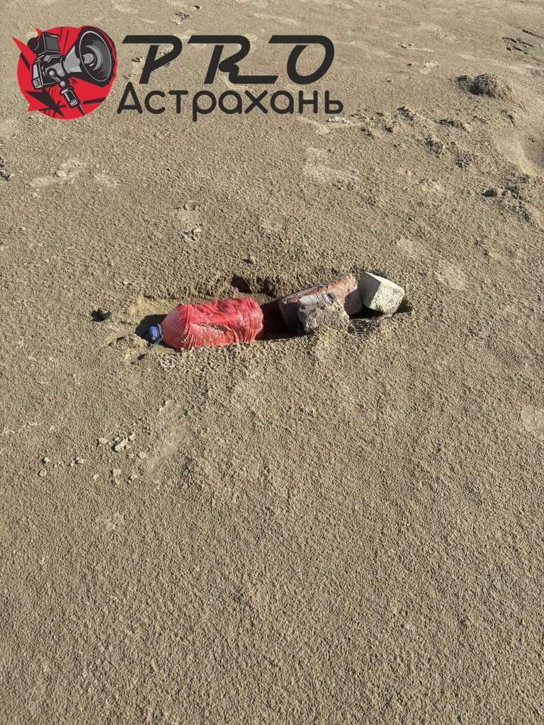 Сезон закончился, мусор остался: астраханцы вновь жалуются на грязные пляжи — фото 2