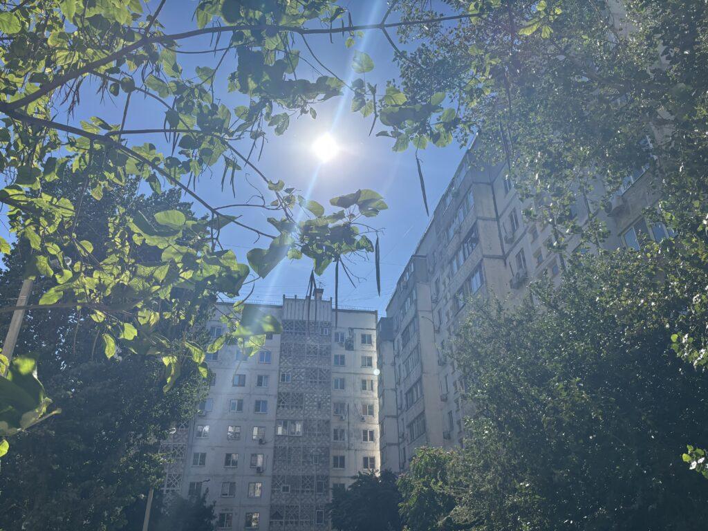 Родить троих или уйти в камыши: сколько теперь стоит крыша над головой в Астрахани