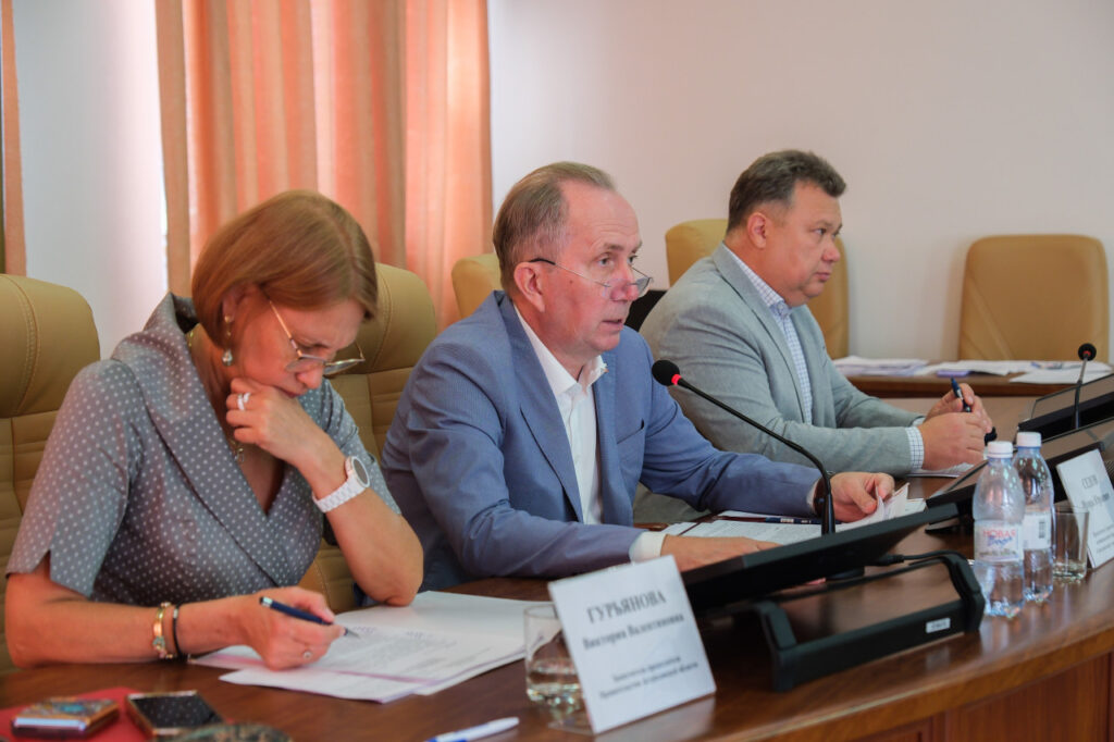 Аварийное жильё — под контроль: депутаты Астрахани продлили программу переселения до 2030 года