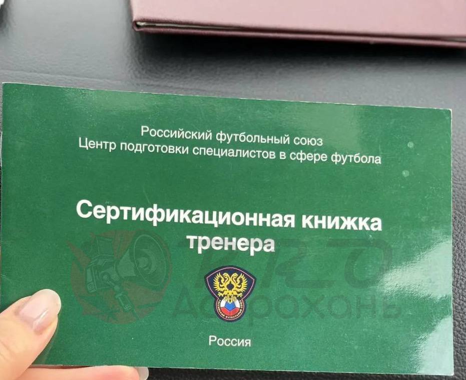 «Я бесплатно с ними работаю»: 79-летнему тренеру в Астрахани не дают заниматься с детьми на пустом стадионе — фото 11