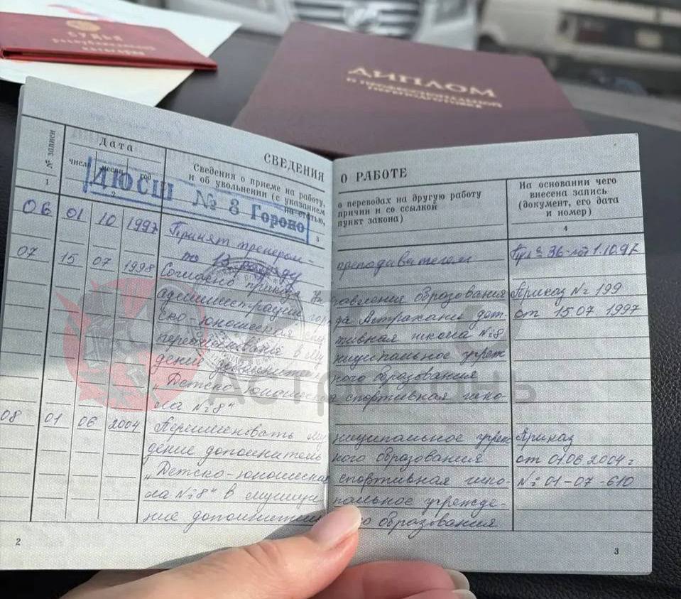 «Я бесплатно с ними работаю»: 79-летнему тренеру в Астрахани не дают заниматься с детьми на пустом стадионе — фото 10