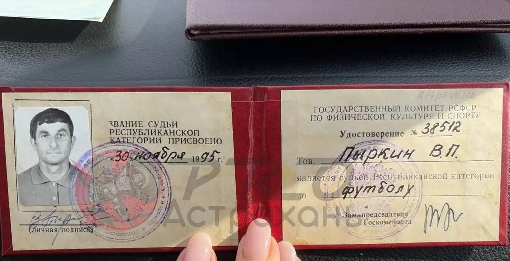 «Я бесплатно с ними работаю»: 79-летнему тренеру в Астрахани не дают заниматься с детьми на пустом стадионе — фото 9