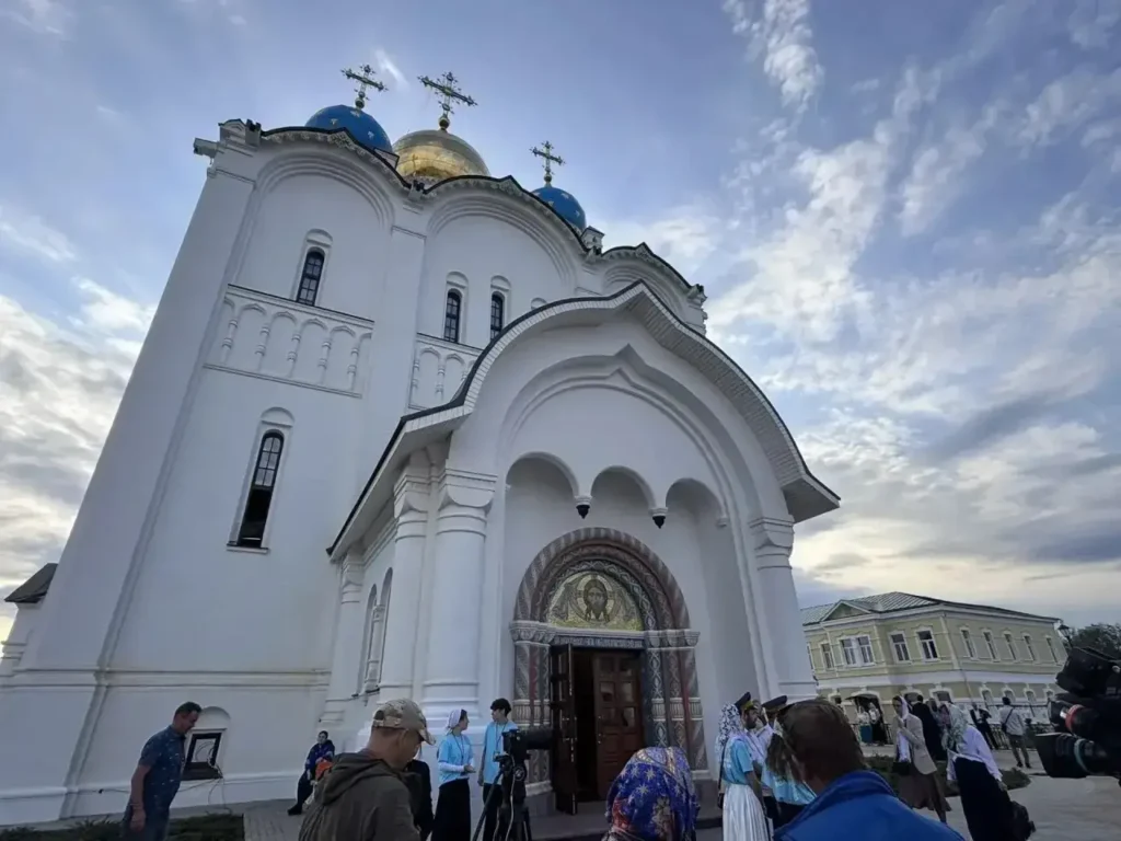 Патриарх Кирилл освятил Благовещенский храм в Астрахани