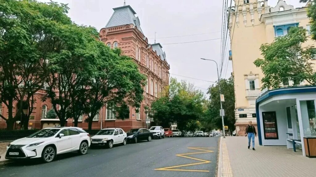 На улице Коммунистической уложили 18 тысяч квадратных метров нового асфальта