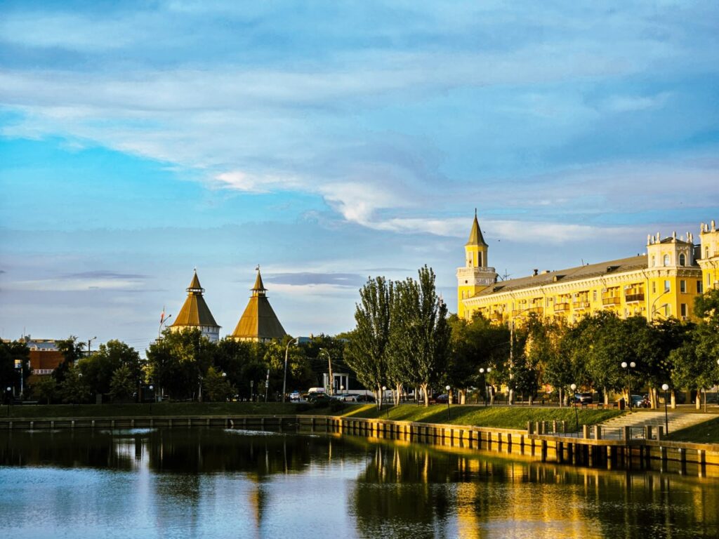 Куда сходить в Астрахани 18-20 сентября: мода, концерты, театр и бесплатные события