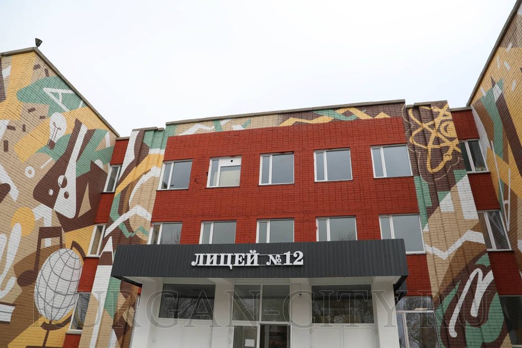 В Кургане проверили ремонт школ, дворов и общественных пространств — фото 1