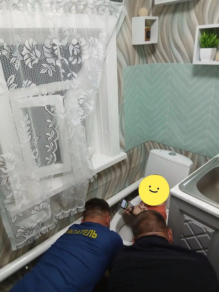Унитаз оказался с подвохом: в Астрахани спасали годовалого малыша — фото 2