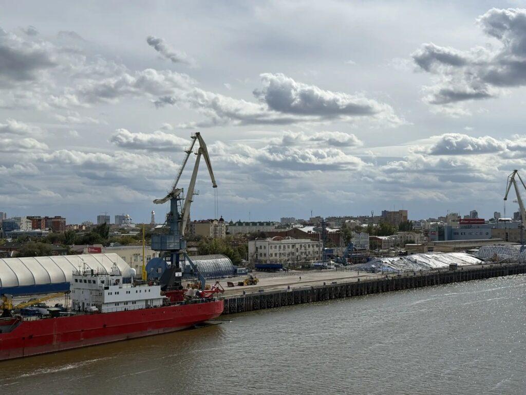 Обмеление Каспия и Волги привело к росту цен на перевозку зерна из Астрахани