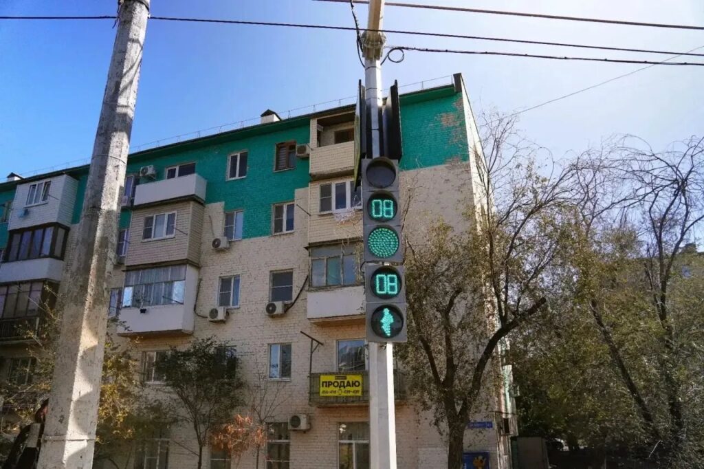 На еще одной улице Астрахани появились «умные» светофоры