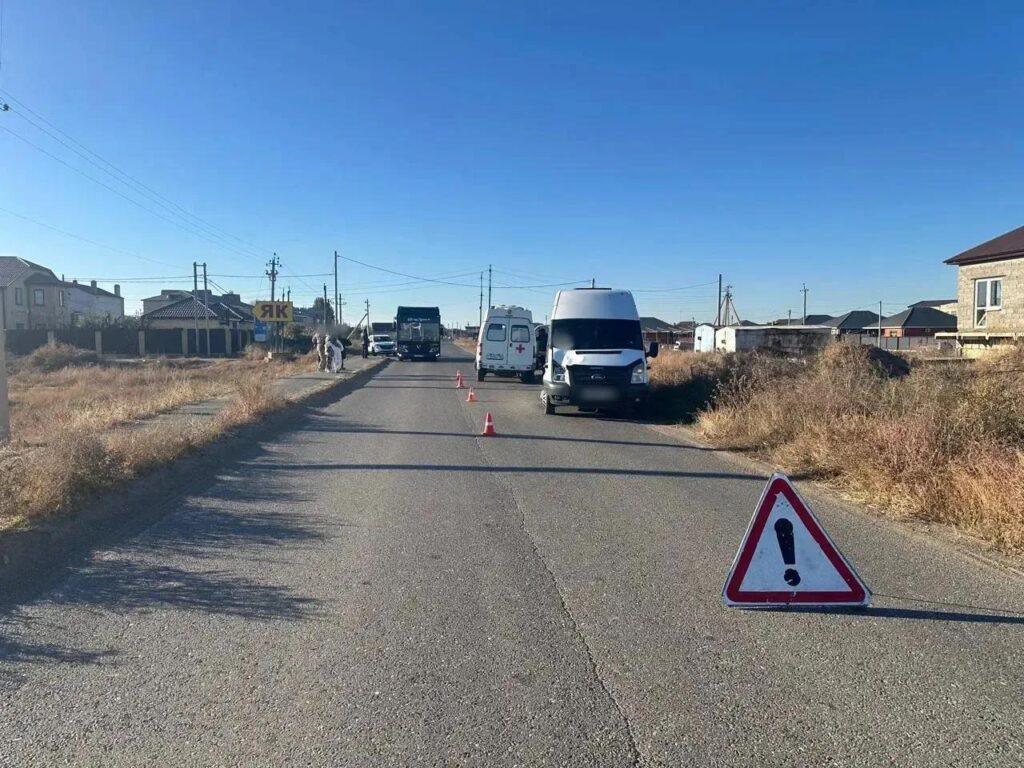 В Приволжском районе автобус сбил ребенка, который перебегал дорогу перед другим автобусом