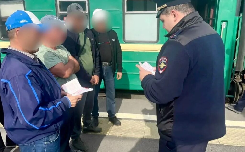 В аэропорту Астрахани задержали иностранца, находившегося в федеральном розыске